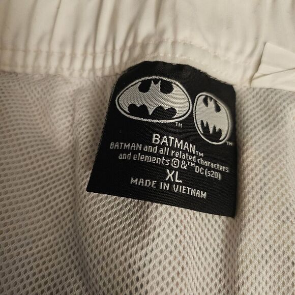 Batman Board Shorts Mens XL Swim Trunk Pink Hawaiian Flower Floral DC Comics - Picture 3 of 3